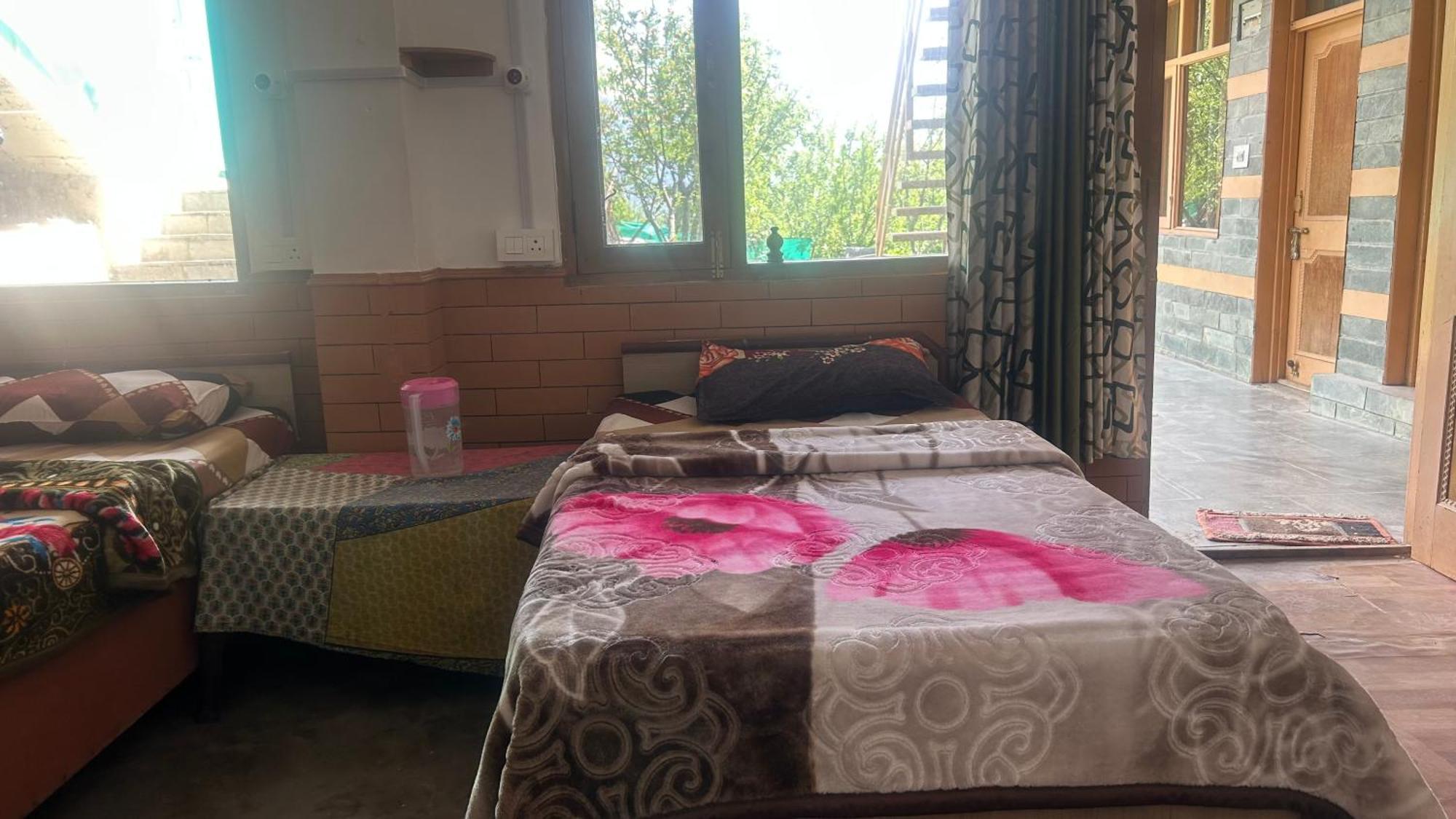 Sunface Homestay Manāli Exteriér fotografie